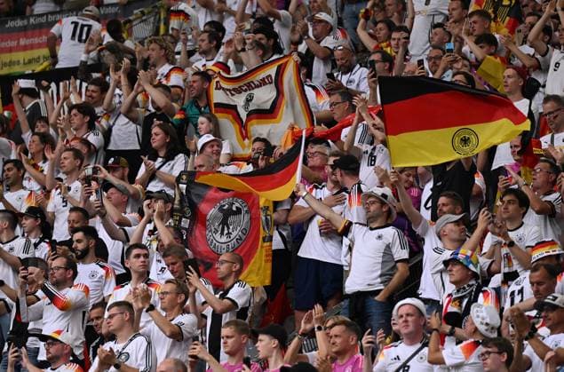 29.06.2024, xpsx, Fussball EM 2024 1 8 Finale, Deutschland - Dänemark emspor, v.l. Emotionen, Fans, Stimmung, Fahnen, Logo, Deutschlandfahne, schwarz rot gold, (DFL DFB REGULATIONS PROHIBIT ANY USE OF PHOTOGRAPHS as IMAGE SEQUENCES and or QUASI-VIDEO) Dortmund