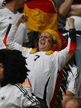 29.06.2024, xpsx, Fussball EM 2024 1 8 Finale, Deutschland - Dänemark emspor, v.l. Emotionen, Fans, Stimmung, Fahnen, Logo, Deutschlandfahne, schwarz rot gold, (DFL DFB REGULATIONS PROHIBIT ANY USE OF PHOTOGRAPHS as IMAGE SEQUENCES and or QUASI-VIDEO) Dortmund