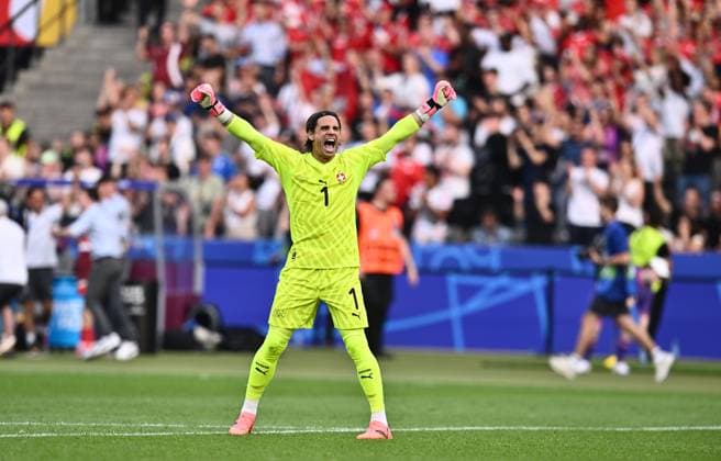 BERLIN, GERMANY - JUNE 29: goalkeeper Yann Sommer of Switzerland celebrates after wining the match between Switzerland and Italy on Round of 16 - UEFA EURO, EM, Europameisterschaft,Fussball 2024 at Olympiastadion on June 28, 2024 in Berlin, Germany. Photo by Sebastian Frej Switzerland v Italy - Round of 16 - UEFA EURO 2024 Copyright: xSebastianxFrejx