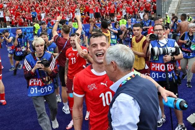 Riesiger Jubel beim Schweizer Team und bei Granit Xhaka (Schweiz, 10) , Fussball, UEFA , Europa Meisterschaft, (Achtelfinale) 2024, Schweiz vs. Italien, 29.06.2024, Olympiastadion Berlin, Berlin, Deutschland Berlin Olympiastadion Berlin Berlin Deutschland Copyright: xGrantxHubbsx