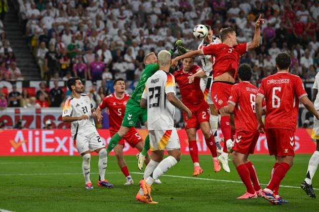 Fußball, Herren, Saison 2023 24, Euro EM 2024 (Achtelfinale in Dortmund), Deutschland - Dänemark, Nico Schlotterbeck (Deutschland) erzielt das Tor zum 1:0 - wurde aber aberkannt , 29.06. 2024, Copyright: xMatthiasxKochx