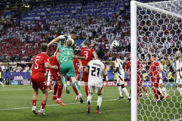 Sport Themen der Woche KW26 Sport Bilder des Tages Dortmund - (l-r) Joakim Maehle of Denmark, Nico Schlotterbeck of Germany, Joachim Andersen of Denmark, Denmark goalkeeper Kasper Schmeichel, Jannik Vestergaard of Denmark, Ä°lkay Gundogan of Germany during the UEFA EURO, EM, Europameisterschaft,Fussball 2024 round of 16 match between Germany and Denmark at BVB Stadium Dortmund on June 29, 2024 in Dortmund, Germany. ANP Hollandse Hoogte MAURICE VAN STEEN UEFA EURO 2024 2024 xVIxANPxSportx xVanxSteenxFotografiexIVx 502360554 originalFilename: 502360554.jpg