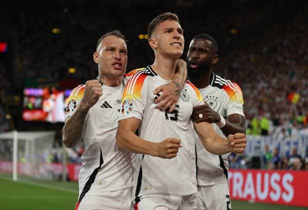 29.06.2024, Fussball Europameisterschaft, UEFA EURO, EM, Europameisterschaft,Fussball 2024, Deutschland - Dänemark, Achtelfinale, BVB Stadion Dortmund, v.l., Torjubel zum aberkannten 1:0 durch Nico Schlotterbeck (Deutschland), Goal celebration, celebrate the goal, David Raum (Deutschland) Copyright: HMBxMedia