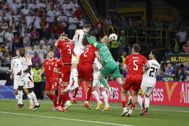 DORTMUND, BVB Stadium, 29-06-2024 , European Football Championship Euro2024, Round of 16 match no.37 between Germany and Denmark. (L-R) Germany player Nico Schlotterbeck scores 1-0, Denmark goalkeeper Kasper Schmeichel goal not awarded Germany - Denmark (Euro2024)  x25630865x Copyright: