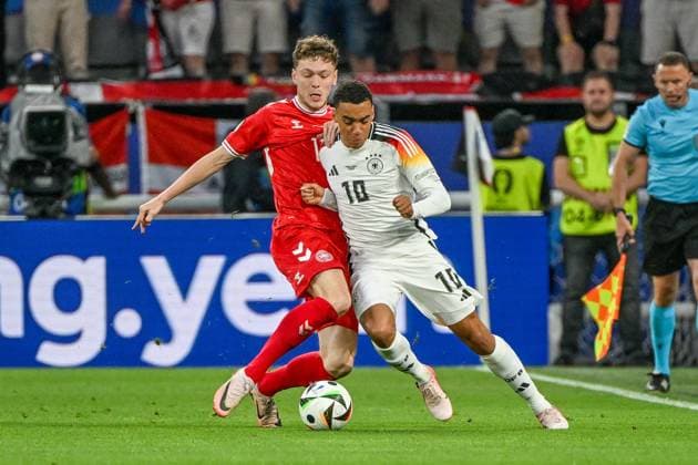 Fußball, Herren, Saison 2023 24, Euro EM 2024 (Achtelfinale in Dortmund), Deutschland - Dänemark, Andreas Skov Olsen (Dänemark) und Jamal Musiala (Deutschland) im Zweikampf , 29.06. 2024, Copyright: xMatthiasxKochx