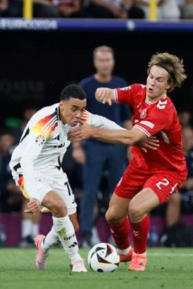 Germany v Denmark: Round of 16 - UEFA EURO, EM, Europameisterschaft,Fussball 2024 Jamal Musiala of Germany and Joachim Andersen of Denmark challenge during the UEFA EURO 2024 round of 16 match between Germany and Denmark at Football Stadium Dortmund on June 29, 2024 in Dortmund, Germany. Dortmund Football Stadium Dortmund Germany Germany Copyright: xRichardxSellers Sportsphoto APLx 14043111