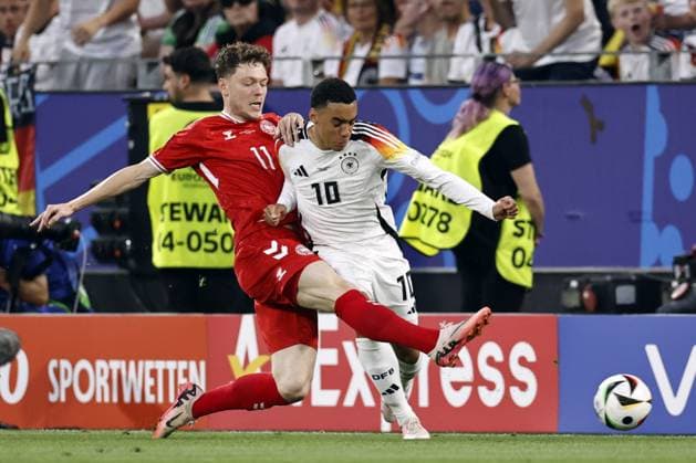 Dortmund - (l-r) Andreas Skov Olsen of Denmark, Jamal Musiala of Germany during the UEFA EURO, EM, Europameisterschaft,Fussball 2024 round of 16 match between Germany and Denmark at BVB Stadium Dortmund on June 29, 2024 in Dortmund, Germany. ANP Hollandse Hoogte MAURICE VAN STEEN UEFA EURO 2024 2024 xVIxANPxSportx xVanxSteenxFotografiexIVx 502360938 originalFilename: 502360938.jpg