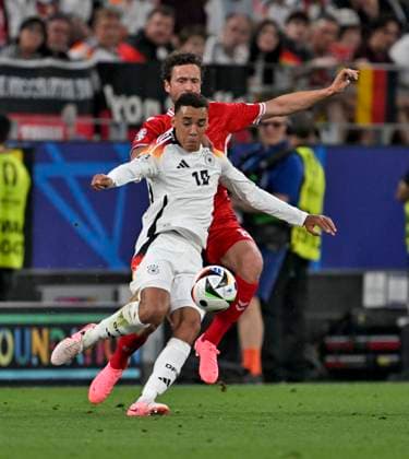 29.06.2024, Fussball UEFA EURO, EM, Europameisterschaft,Fussball 2024, Achtelfinale, Deutschland - Dänemark, in der BVB-Arena Dortmund, v.l. Thomas Delaney (Dänemark) gegen Jamal Musiala (Deutschland)
