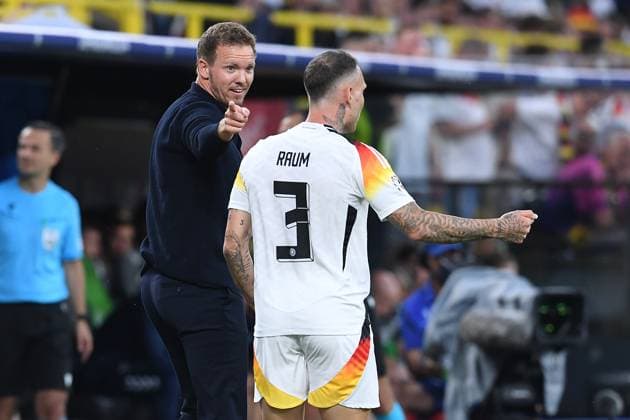 Fußball UEFA EURO, EM, Europameisterschaft,Fussball 2024 Achtelfinale Deutschland - Dänemark am 29.06.2024 im BVB Stadion Dortmund in Dortmund Julian Nagelsmann ( Bundestrainer Trainer Deutschland ), links - David Raum ( Deutschland ), rechts