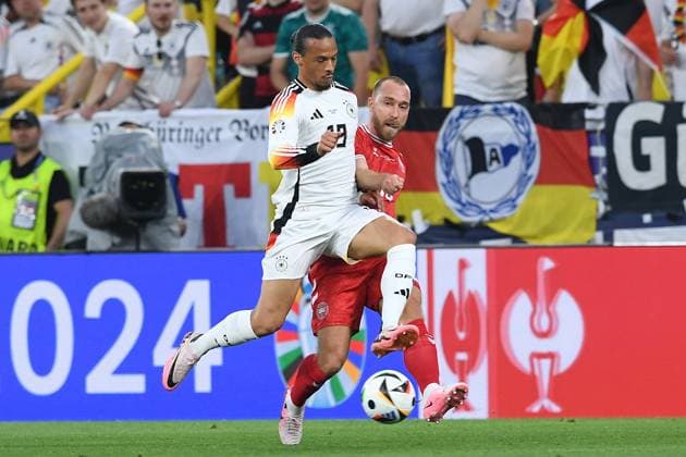 Fußball UEFA EURO, EM, Europameisterschaft,Fussball 2024 Achtelfinale Deutschland - Dänemark am 29.06.2024 im BVB Stadion Dortmund in Dortmund Leroy Sane ( Deutschland ), links - Christian Eriksen ( Dänemark ), rechts