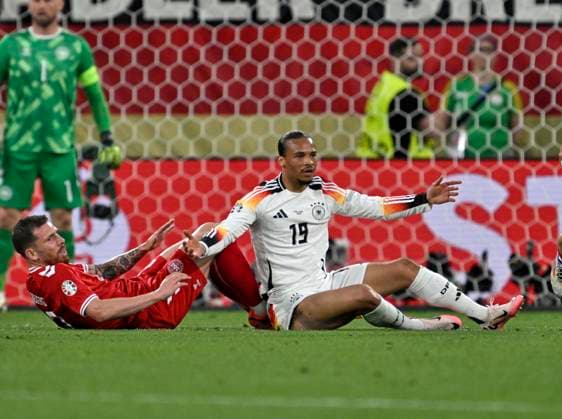 29.06.2024, Fussball UEFA EURO, EM, Europameisterschaft,Fussball 2024, Achtelfinale, Deutschland - Dänemark, in der BVB-Arena Dortmund, Leroy Sane (Deutschland) wurde gefoult