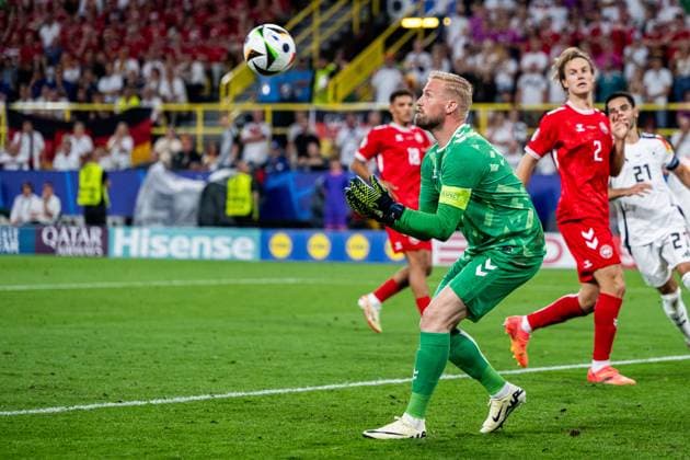 240629 Goalkeeper Kasper Schmeichel of Denmark during the UEFA EURO, EM, Europameisterschaft,Fussball 2024 Football Championship round of 16 match between Germany and Denmark on June 29, 2024 in Dortmund. Photo: Jesper Zerman BILDBYRAN kod JZ JZ0545 fotboll football soccer fotball fotbolls-em europamästerskap em uefa euro uefa european football championship euro 2024 tyskland germany danmark denmark bbeng Copyright: JESPERxZERMAN BB240629JZ034