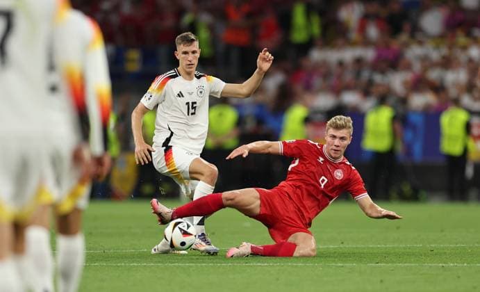 29.06.2024, Fussball Europameisterschaft, UEFA EURO, EM, Europameisterschaft,Fussball 2024, Deutschland - Dänemark, Achtelfinale, BVB Stadion Dortmund, v.l., Nico Schlotterbeck (Deutschland), Rasmus Winther Hojlund Copyright: HMBxMedia