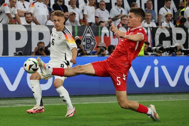 29.06.2024, Fussball, Herren, UEFA Europameisterschaft 2024, Achtelfinale, Deutschland - Dänemark, Joshua Kimmich (Deutschland), Joakim Maehle (Daenemark) Dortmund Signal-Iduna-Park Nordrhein-Westfalen Deutschland (DE) Copyright: xSebastianxBachx