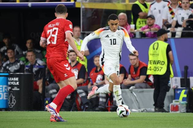 29.06.2024, Fussball, Herren, UEFA Europameisterschaft 2024, Achtelfinale, Deutschland - Dänemark, Jamal Musiala (Deutschland), Pierre-Emile Hoejbjerg (Daenemark) Dortmund Signal-Iduna-Park Nordrhein-Westfalen Deutschland (DE) Copyright: xSebastianxBachx