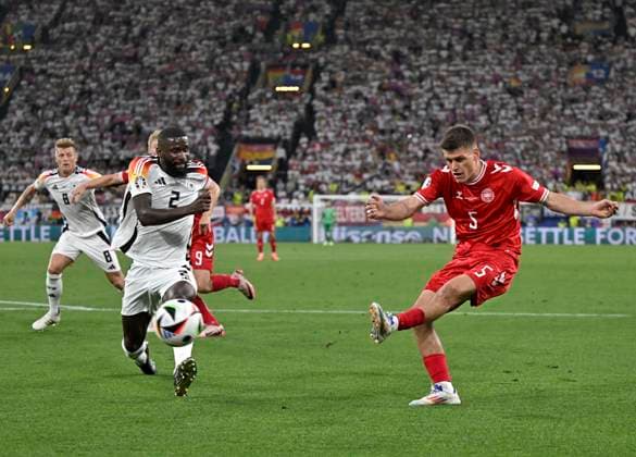 29.06.2024, Fussball UEFA EURO, EM, Europameisterschaft,Fussball 2024, Achtelfinale, Deutschland - Dänemark, in der BVB-Arena Dortmund, v.l. Antonio Rüdiger (Deutschland) und Joakim Maehle (Dänemark)