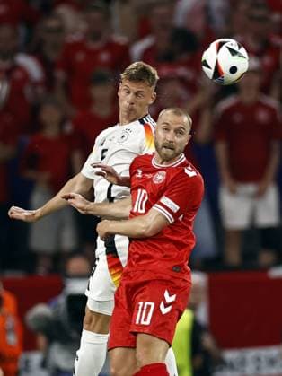 Dortmund - (l-r) Pascal Gross of Germany, Christian Eriksen of Denmark during the UEFA EURO, EM, Europameisterschaft,Fussball 2024 round of 16 match between Germany and Denmark at BVB Stadium Dortmund on June 29, 2024 in Dortmund, Germany. ANP Hollandse Hoogte MAURICE VAN STEEN UEFA EURO 2024 2024 xVIxANPxSportx xVanxSteenxFotografiexIVx 502362097 originalFilename: 502362097.jpg