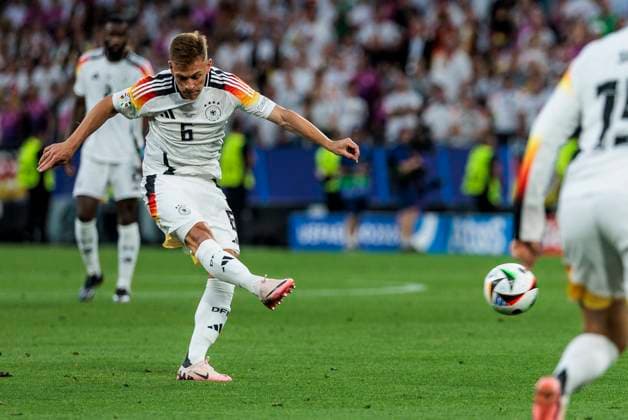 UEFA EURO, EM, Europameisterschaft,Fussball 2024: Deutschland - Dänemark; 29.06.2024 Joshua Kimmich (Deutschland, 6) schießt. UEFA EURO 2024: Deutschland - Dänemark; BVB Stadion Dortmund, Dortmund am 29.06.2024 Copyright: xBEAUTIFULxSPORTS Wunderlx