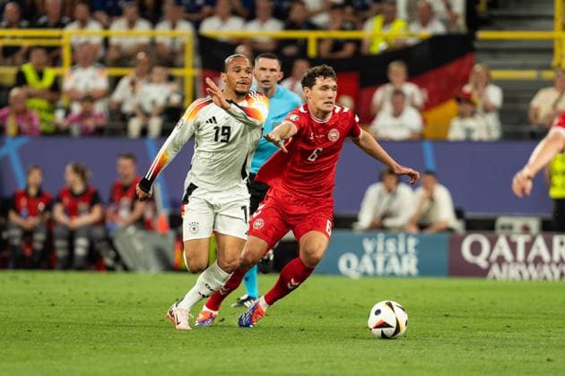 GER, Euro 2024, Achtelfinale round of sixteen, Deutschland (Germany, GER) vs Dänemark (Denmark, DNK) 29.06.2024, Signal Iduna Park (BVB Stadion Dortmund), Dortmund, GER, Euro 2024, Achtelfinale round of sixteen, Deutschland (Germany, GER) vs Dänemark (Denmark, DNK) Im Bild: Zweikampf zwischen Leroy Sanà Sane (Deutschland Germany GER, 19) und Andreas Christensen (Dänemark Daenemark Denmark DNK, 6)