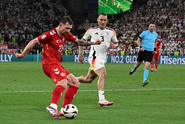 29.06.2024, xsltx, Fussball EM 2024 1 8 Finale, Deutschland - Dänemark emspor, v.l. Pierre-Emile Hojbjerg (Dänemark Daenemark), David Raum (Deutsche Fussball Nationalmannschaft DFB) (DFL DFB REGULATIONS PROHIBIT ANY USE OF PHOTOGRAPHS as IMAGE SEQUENCES and or QUASI-VIDEO) Dortmund