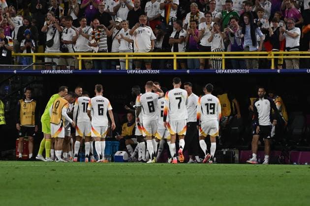 29.06.2024, xpsx, Fussball EM 2024 1 8 Finale, Deutschland - Dänemark emspor, v.l. Die deutsche Mannschaft geht in die Kabine Spielunterbrechung (DFL DFB REGULATIONS PROHIBIT ANY USE OF PHOTOGRAPHS as IMAGE SEQUENCES and or QUASI-VIDEO) Dortmund