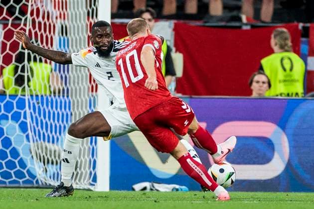 UEFA EURO, EM, Europameisterschaft,Fussball 2024: Deutschland - Dänemark; 29.06.2024 Christian Eriksen (Dänemark, 10) it einer Chance, Antonio Rüdiger (Deutschland, 2) versucht zu blocken. UEFA EURO 2024: Deutschland - Dänemark; BVB Stadion Dortmund, Dortmund am 29.06.2024 Copyright: xBEAUTIFULxSPORTS Wunderlx