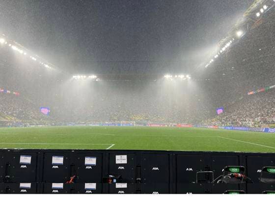 29.06.2024, Fussball UEFA EURO, EM, Europameisterschaft,Fussball 2024, Achtelfinale, Deutschland - Dänemark, in der BVB-Arena Dortmund, Es hat sich ein Gewitter über dem Himmel zusammen gebraut, es Hagelt