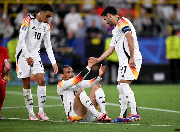 Fussball Euro 2024 Achtelfinale 29.06.2024 Deutschland - Daenemark Deutschland Enttaeuscdhung v. li, Jamal Musiala, Leroy Sane, Ilkay Guendogan