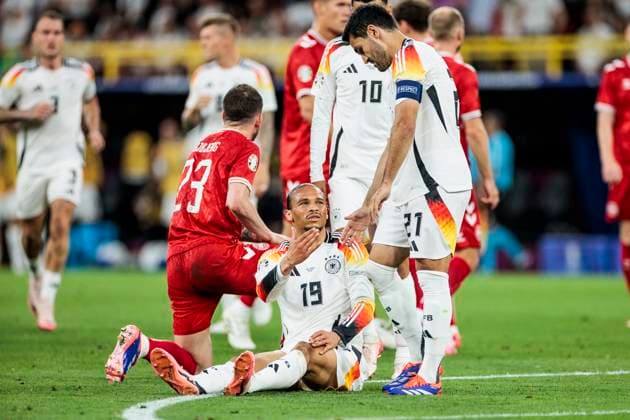 UEFA EURO, EM, Europameisterschaft,Fussball 2024: Deutschland - Dänemark; 29.06.2024 Ilkay Gündogan (Deutschland, 21) hilft Leroy Sane (Deutschland, 19). UEFA EURO 2024: Deutschland - Dänemark; BVB Stadion Dortmund, Dortmund am 29.06.2024 Copyright: xBEAUTIFULxSPORTS Wunderlx