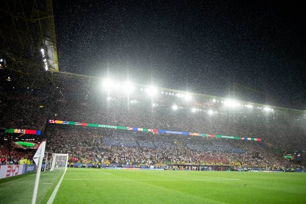 Spielunterbrechung wegen Unwetter, Gewitter, GER, Germany (GER) vs Denmark (DEN), Fussball Europameisterschaft, UEFA EURO, EM, Europameisterschaft,Fussball 2024, Round of 16, 29.06.2024 GER, Germany (GER) vs Denmark (DEN), Fussball Europameisterschaft, UEFA EURO 2024, Round of 16, 29.06.2024 Dortmund Copyright: xEibner-Pressefoto Memmlerx EP_MMR