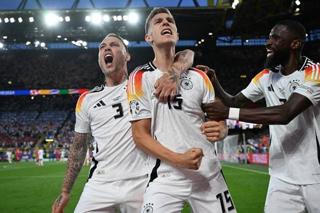 29.06.2024, xpsx, Fussball EM 2024 1 8 Finale, Deutschland - Dänemark emspor, v.l. Torjubel nach dem vermeintlichen Tor zum 1:0 Nico Schlotterbeck (Deutsche Fussball Nationalmanschaft DFB) (DFL DFB REGULATIONS PROHIBIT ANY USE OF PHOTOGRAPHS as IMAGE SEQUENCES and or QUASI-VIDEO) Dortmund