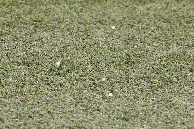 Spielunterbrechung wegen Gewitter mit Hagel, Mannschaften gehen in die Kabinen - Dortmund 29.06.2024: Deutschland vs. Dänemark, EURO2024 M37, Achtelfinale, EM-Arena Dortmund