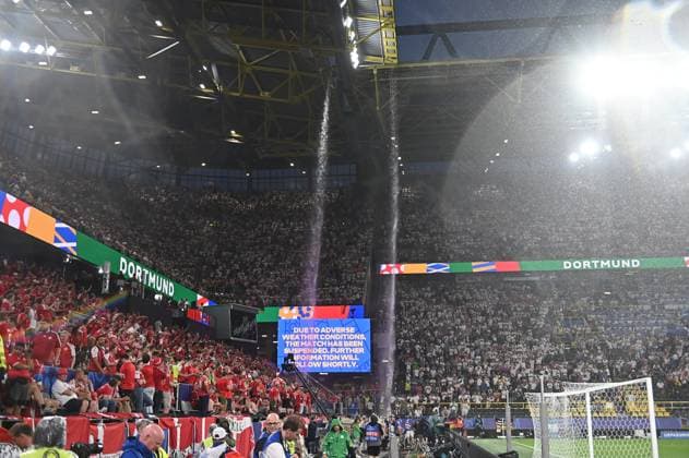 29.06.2024, xscotx, Fussball EM 2024 Achtelfinale, Deutschland - Dänemark, emspor, v.l. Schlechtes Wetter im Stadion regenfälle Wassermassen Wasser Unwetter Dortmund