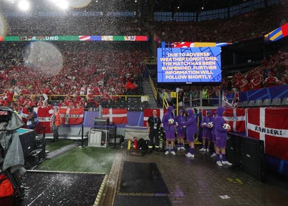 Dortmund, Germany, 29th June 2024. A thunderstorm causes suspension in play during the UEFA European Championships Group 16 match at the BVB Stadion, Dortmund. Picture credit should read: Paul Terry Sportimage EDITORIAL USE ONLY. No use with unauthorised audio, video, data, fixture lists, club league logos or live services. Online in-match use limited to 120 images, no video emulation. No use in betting, games or single club league player publications. SPI-3213-0044