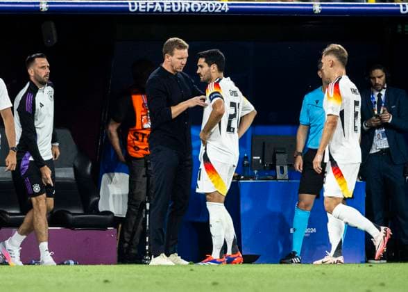 Dortmund, Signal Iduna Park, 29.06.2024: Head coach Julian Nagelsmann of germany talks with Ilkay Guendogan of germany during the match UEFA European Championship, EM, Europameisterschaft 2024 Germany v. Denmark.