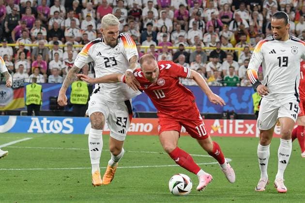 v. li. im Zweikampf Robert Andrich 23 (Germany) Christian Eriksen 10 (Denmark) 29.06.2024 Fussball Europameisterschaft in Deutschland Deutschland vs Denmark, Signal Iduna Park, Dortmund, NRW Germany