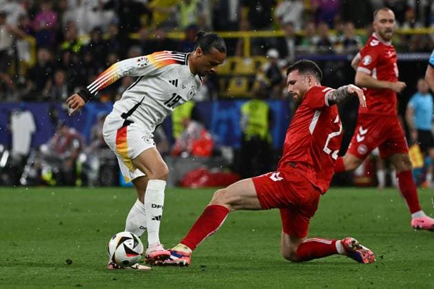 29.06.2024, xpsx, Fussball EM 2024 1 8 Finale, Deutschland - Dänemark emspor, v.l. Leroy Sane (Deutsche Fussball Nationalmannschaft DFB) Pierre-Emile Hojbjerg (Dänemark Daenemark) Zweikampf, Aktion, action, battle for the ball (DFL DFB REGULATIONS PROHIBIT ANY USE OF PHOTOGRAPHS as IMAGE SEQUENCES and or QUASI-VIDEO) Dortmund