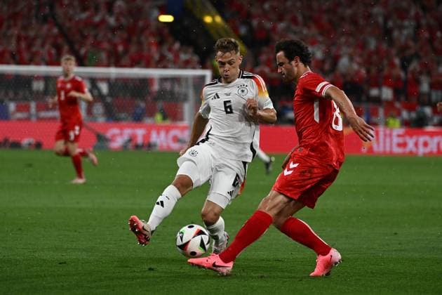 29.06.2024, xpsx, Fussball EM 2024 1 8 Finale, Deutschland - Dänemark emspor, v.l. Joshua Kimmich (Deutsche Fussball Nationalmannschaft DFB) Thomas Joseph Delaney (Dänemark Daenemark) Zweikampf, Aktion, action, battle for the ball (DFL DFB REGULATIONS PROHIBIT ANY USE OF PHOTOGRAPHS as IMAGE SEQUENCES and or QUASI-VIDEO) Dortmund