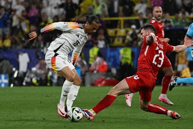 29.06.2024, xpsx, Fussball EM 2024 1 8 Finale, Deutschland - Dänemark emspor, v.l. Leroy Sane (Deutsche Fussball Nationalmannschaft DFB) Pierre-Emile Hojbjerg (Dänemark Daenemark) Zweikampf, Aktion, action, battle for the ball (DFL DFB REGULATIONS PROHIBIT ANY USE OF PHOTOGRAPHS as IMAGE SEQUENCES and or QUASI-VIDEO) Dortmund