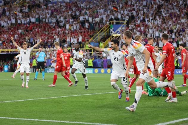29.06.2024, Fussball, Herren, UEFA Europameisterschaft 2024, Achtelfinale, Deutschland - Dänemark, Torjubel zum vermeintlichen 1:0, Torschütze: Nico Schlotterbeck (Deutschland) Dortmund Signal-Iduna-Park Nordrhein-Westfalen Deutschland (DE) Copyright: xSebastianxBachx