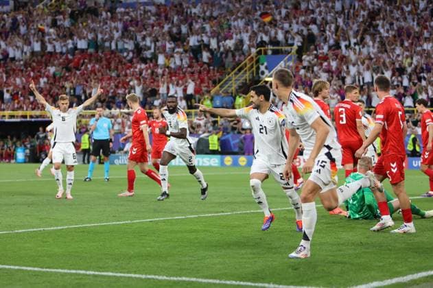 29.06.2024, Fussball, Herren, UEFA Europameisterschaft 2024, Achtelfinale, Deutschland - Dänemark, Torjubel zum vermeintlichen 1:0, Torschütze: Nico Schlotterbeck (Deutschland) Dortmund Signal-Iduna-Park Nordrhein-Westfalen Deutschland (DE) Copyright: xSebastianxBachx