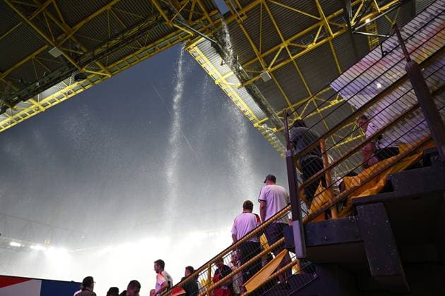 29.06.2024, xpsx, Fussball EM 2024 1 8 Finale, Deutschland - Dänemark emspor, v.l. Unwetter Regenfälle Wassermassen Starkregen Wasser (DFL DFB REGULATIONS PROHIBIT ANY USE OF PHOTOGRAPHS as IMAGE SEQUENCES and or QUASI-VIDEO) Dortmund