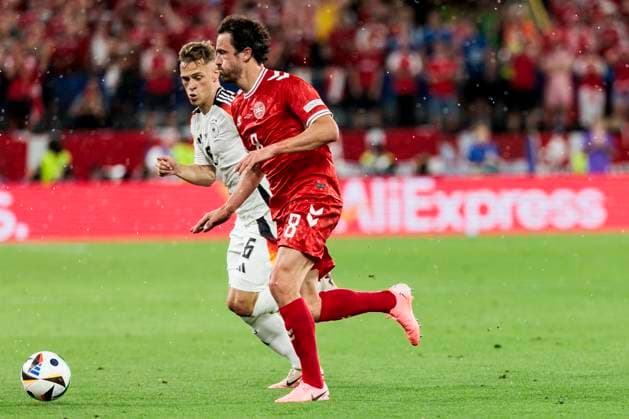 UEFA EURO, EM, Europameisterschaft,Fussball 2024: Deutschland - Dänemark; 29.06.2024 Thomas Joseph Delaney (Dänemark, 8), Joshua Kimmich (Deutschland, 6). UEFA EURO 2024: Deutschland - Dänemark; BVB Stadion Dortmund, Dortmund am 29.06.2024 Copyright: xBEAUTIFULxSPORTS Wunderlx