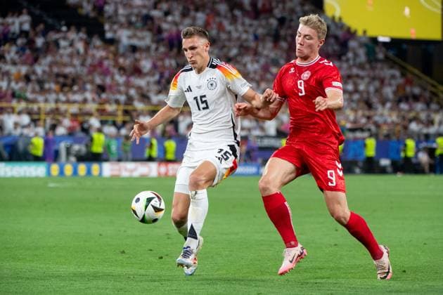 Nico Schlotterbeck (Deutschland, 15) im Zweikampf mit Rasmus Winther Hojlund (Daenemark, 09), GER, Germany (GER) vs Denmark (DEN), Fussball Europameisterschaft, UEFA EURO, EM, Europameisterschaft,Fussball 2024, Round of 16, 29.06.2024 GER, Germany (GER) vs Denmark (DEN), Fussball Europameisterschaft, UEFA EURO 2024, Round of 16, 29.06.2024 Dortmund Copyright: xEibner-Pressefoto Memmlerx EP_MMR