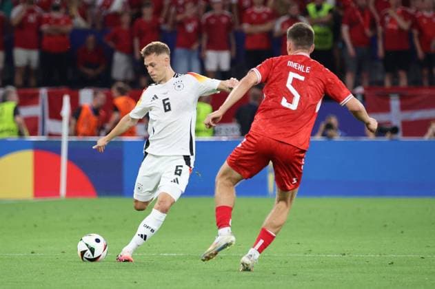29.06.2024, Fussball, Herren, UEFA Europameisterschaft 2024, Achtelfinale, Deutschland - Dänemark, Joshua Kimmich (Deutschland), Joakim Maehle (Daenemark) Dortmund Signal-Iduna-Park Nordrhein-Westfalen Deutschland (DE) Copyright: xSebastianxBachx