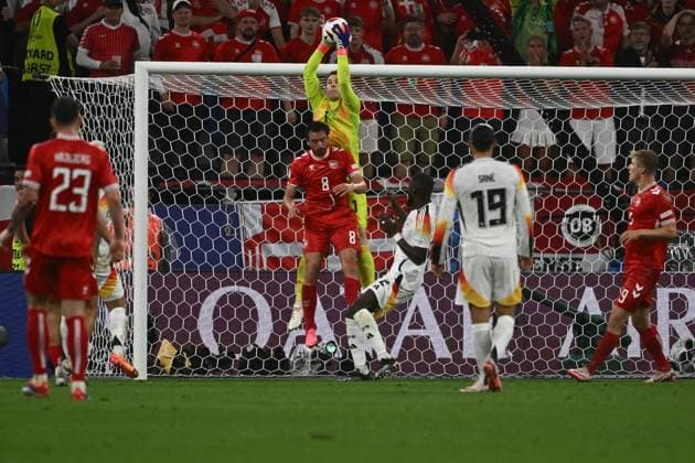 29.06.2024, xpsx, Fussball EM 2024 1 8 Finale, Deutschland - Dänemark emspor, v.l. Manuel Neuer (Deutsche Fussball Nationalmannschaft DFB) Thomas Joseph Delaney (Dänemark Daenemark) Zweikampf, Aktion, action, battle for the ball (DFL DFB REGULATIONS PROHIBIT ANY USE OF PHOTOGRAPHS as IMAGE SEQUENCES and or QUASI-VIDEO) Dortmund