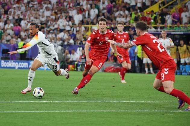 29.06.2024, Fussball, Herren, UEFA Europameisterschaft 2024, Achtelfinale, Deutschland - Dänemark, Leroy Sane (Deutschland), Andreas Christensen (Daenemark) Dortmund Signal-Iduna-Park Nordrhein-Westfalen Deutschland (DE) Copyright: xSebastianxBachx