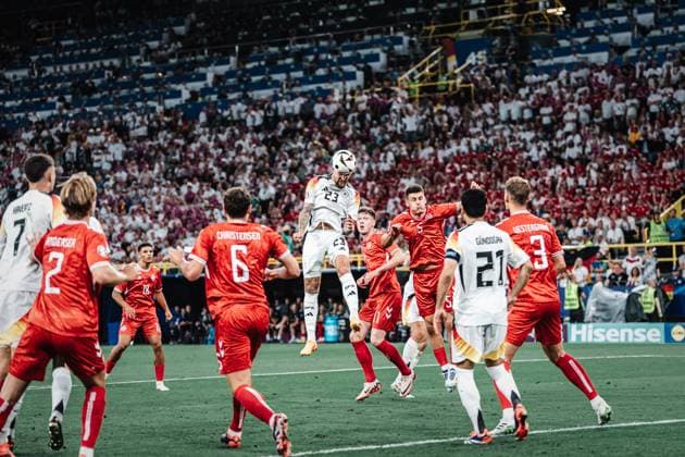 Fußball Herren UEFA-Fußball-Europameisterschaft 2024 Achtelfinale Deutschland vs. Dänemark 29.06.2024 Robert Andrich ( 23, Deutschland) beim Kopfball Dortmund BVB Stadion Dortmund Nordrhein-Westfalen Deutschland