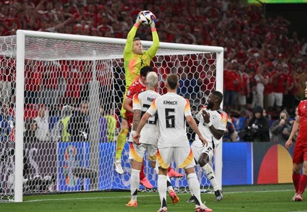 Torwart Manuel Neuer (Deutschland) in Aktion 29.06.2024, Fussball Europameisterschaft 2024, Achtelfinale Deutschland - Dänemark Dortmund Nordrhein Westfalen Deutschland