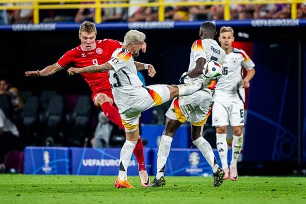 240629 Rasmus Hojlund of Denmark and Robert Andrich and Antonio Ruediger of Germany during the UEFA EURO, EM, Europameisterschaft,Fussball 2024 Football Championship round of 16 match between Germany and Denmark on June 29, 2024 in Dortmund. Photo: Jesper Zerman BILDBYRAN kod JZ JZ0545 fotboll football soccer fotball fotbolls-em europamästerskap em uefa euro uefa european football championship euro 2024 tyskland germany danmark denmark bbeng Copyright: JESPERxZERMAN BB240629JZ082